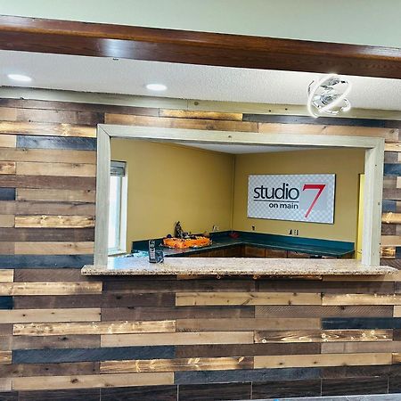Studio 7 On Main 웨스트파고 외부 사진